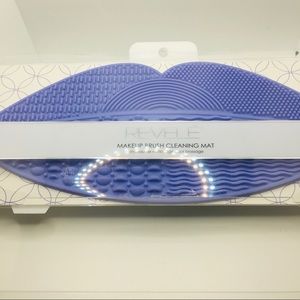 Makeup Cleaning Brush  Mat in purple